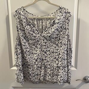 🌸3/$15🌸 Gap Floral Black and White Women's Top